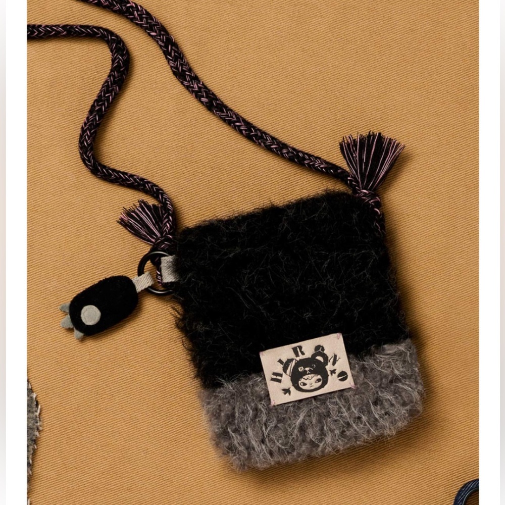 Hirono Road Journal Mini Bag – “Lost in the Night”
🖤 Authentic Pop Mart x Hirono